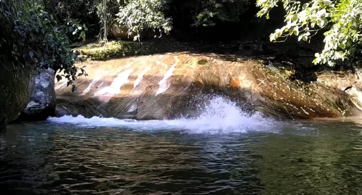 Qual é a cachoeira mais bonita de Guapimirim?