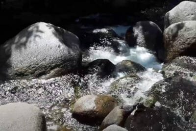 Conheça o mais belo e famoso Poço da Ponte Velha em Guapimirim